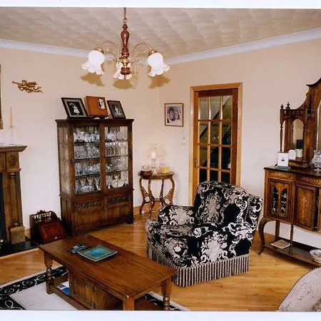 בית הארחה Rockcrest House 4*